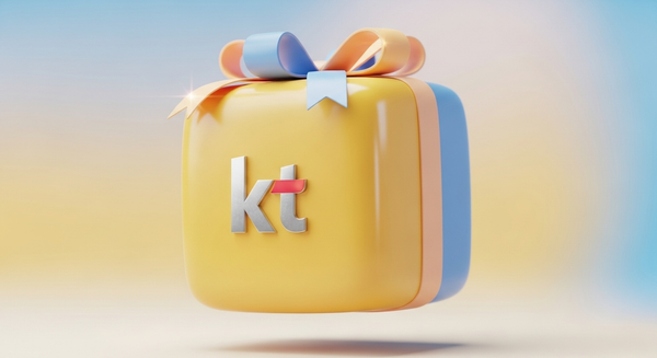 kt 로고가 그려진 선물박스가 하나 놓여있는 이미지