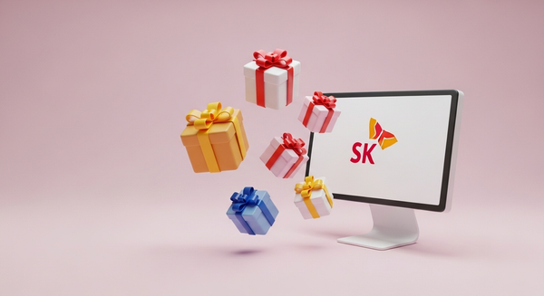 모니터 화면에서 선물이 튀어나오는 이미지