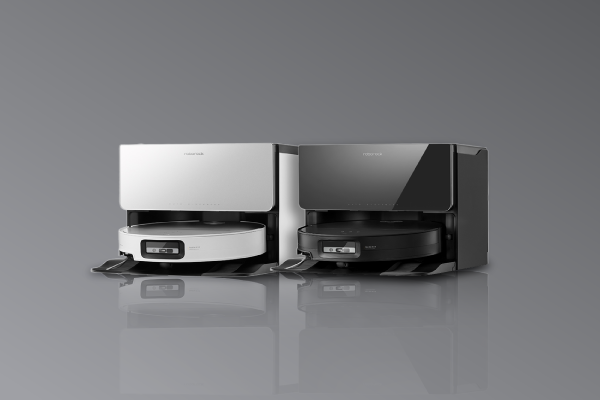 로보락 S9 MaxV Ultra 직배수 모델 화이트(좌) 블랙(우)